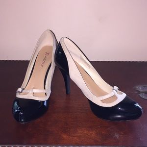 Black patent leather and beige faux suede pumps